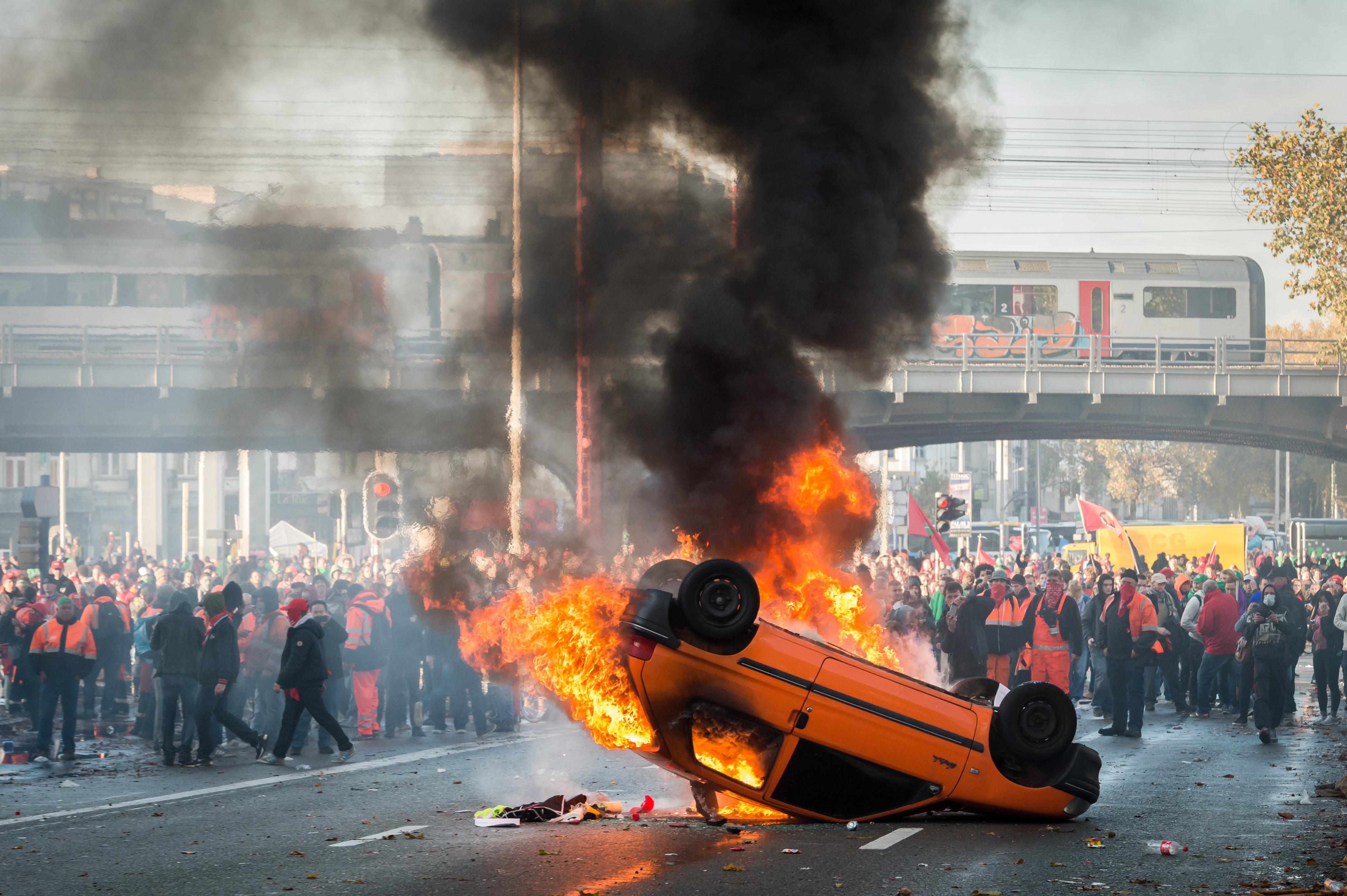 Thousands of dollars in donations pour in to replace car destroyed in