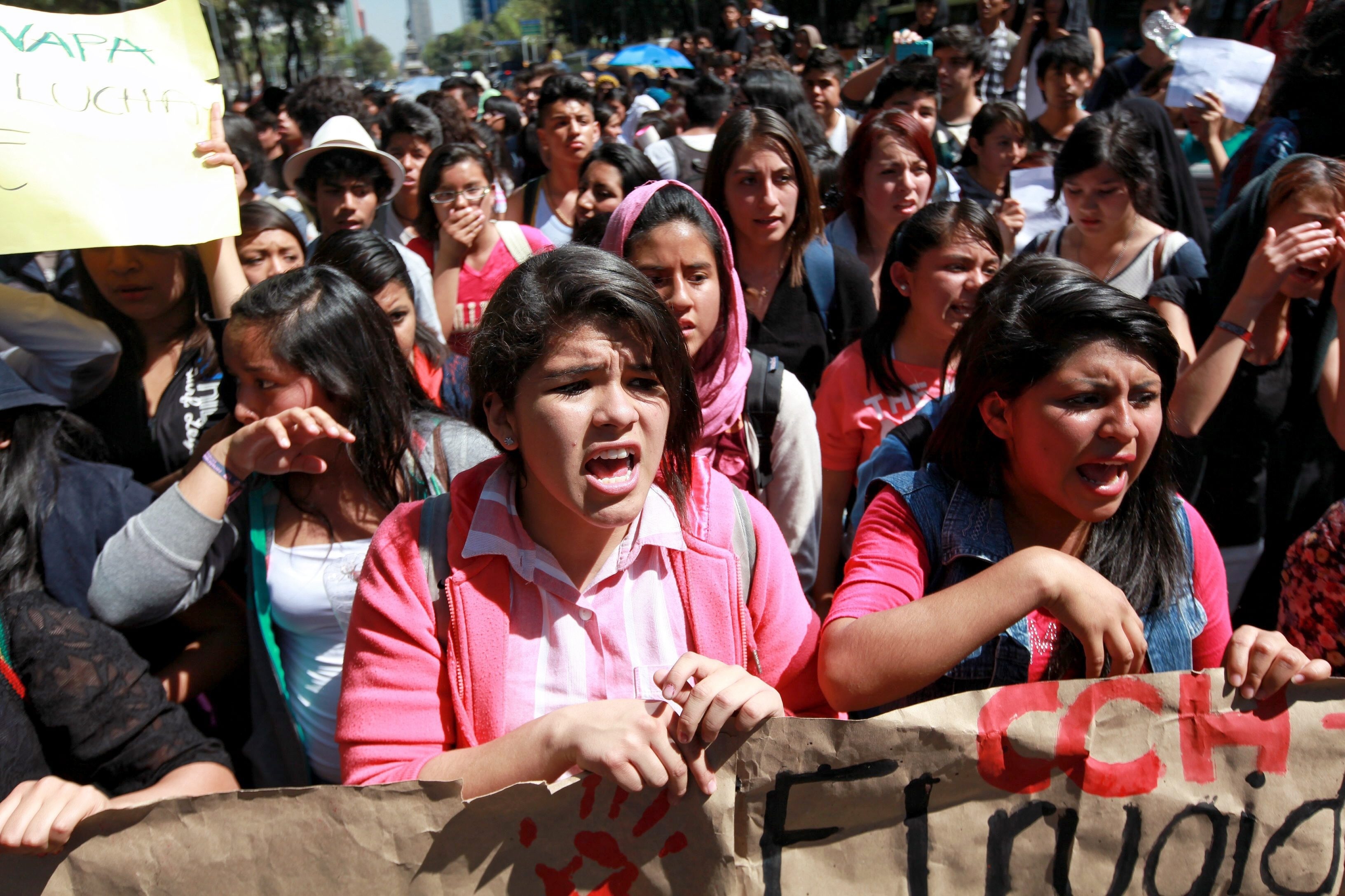 Mexican Cartel 5 Students - tb0juzv