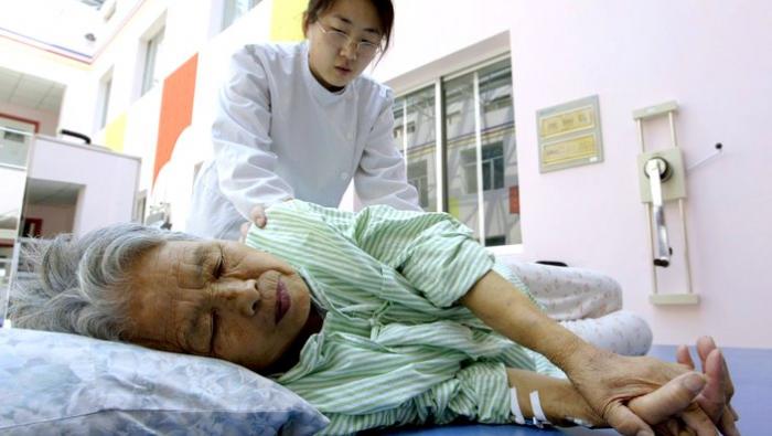 2_stroke_victim-by_aap_epa-michael_reynolds.jpg?itok=Nw2jbBNr&mtime=1473222220