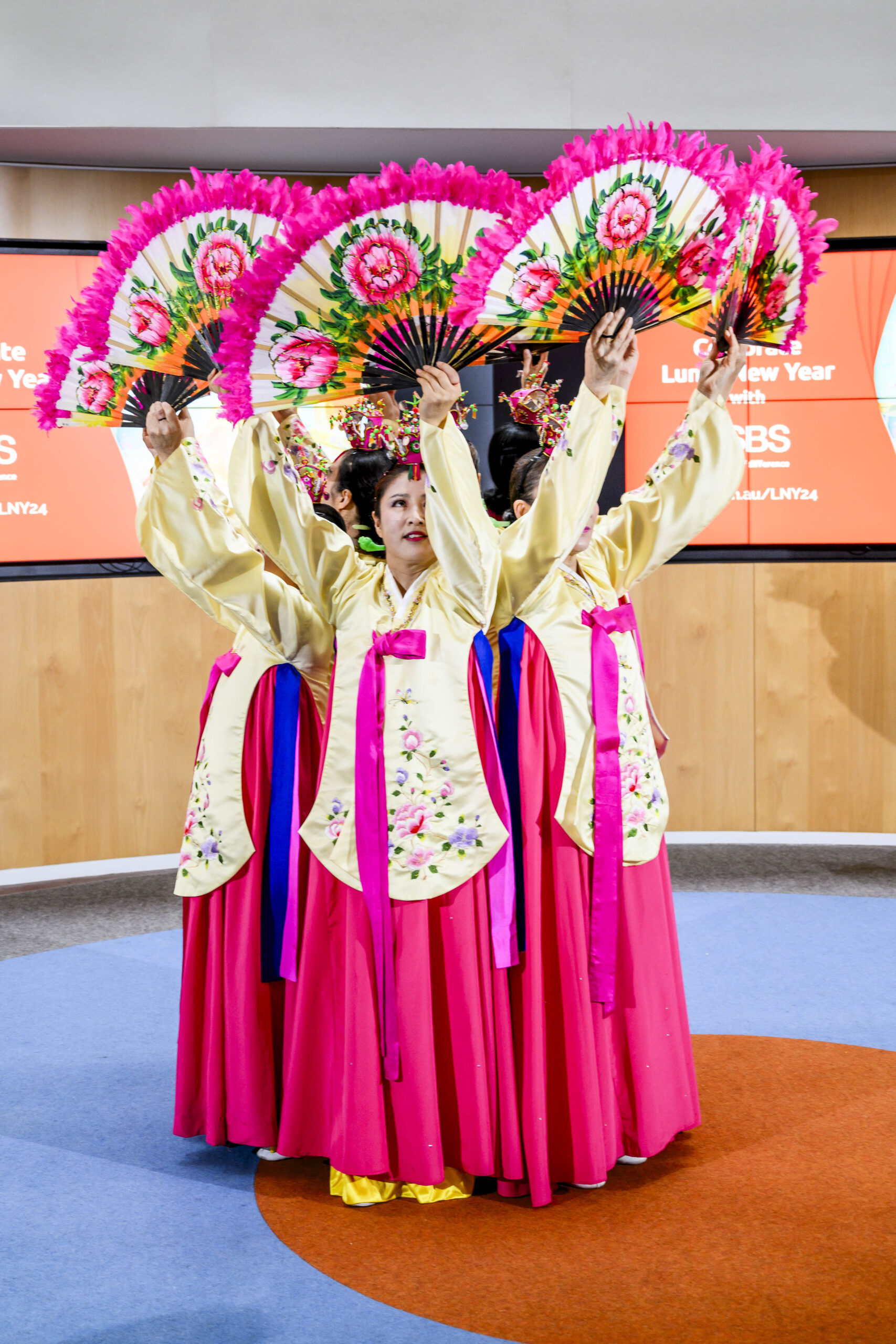 240206_SBS_LNY_Staff_Event-0440-TOWLEEM Part 2 (Fan Dance) (2)