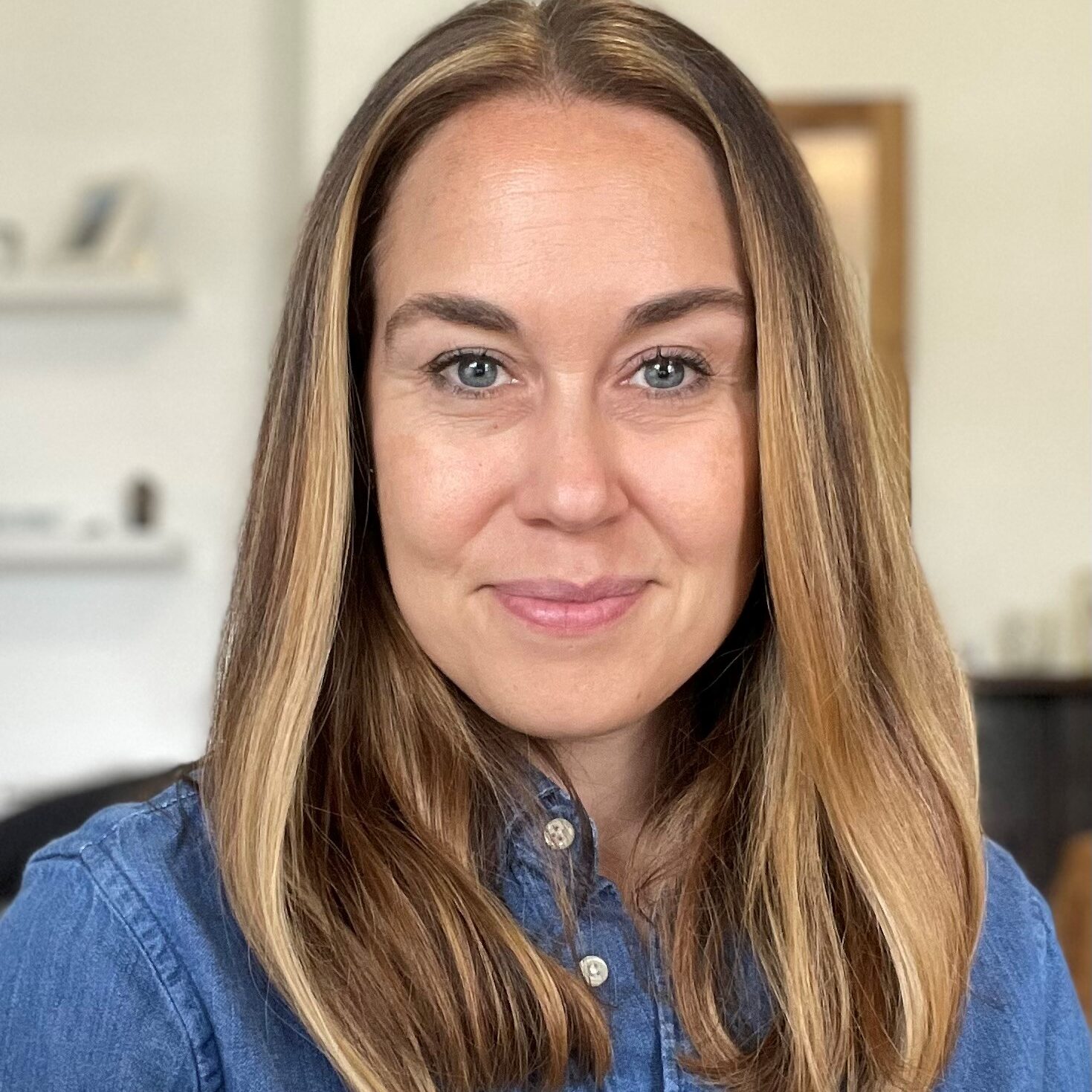 Angela Burgess Headshot